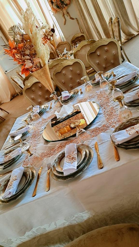 Dressage de Table Dorée Luxe VIP - Traiteur Siham Marrakech