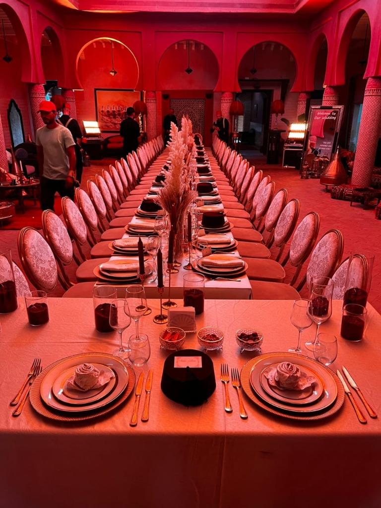 Table Impériale Riad & Décoration Rouge Royal - Traiteur Siham Marrakech